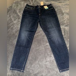 NWT St John’s Bay Midrise Skinny Jeans Size 14S. Smoke free home.